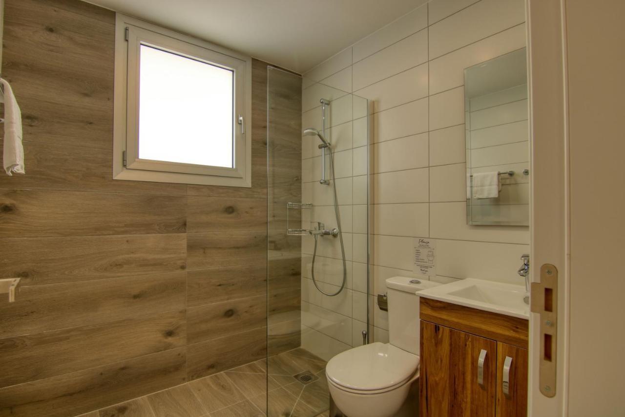 Phaedrus Living Coral Horizon Apartment